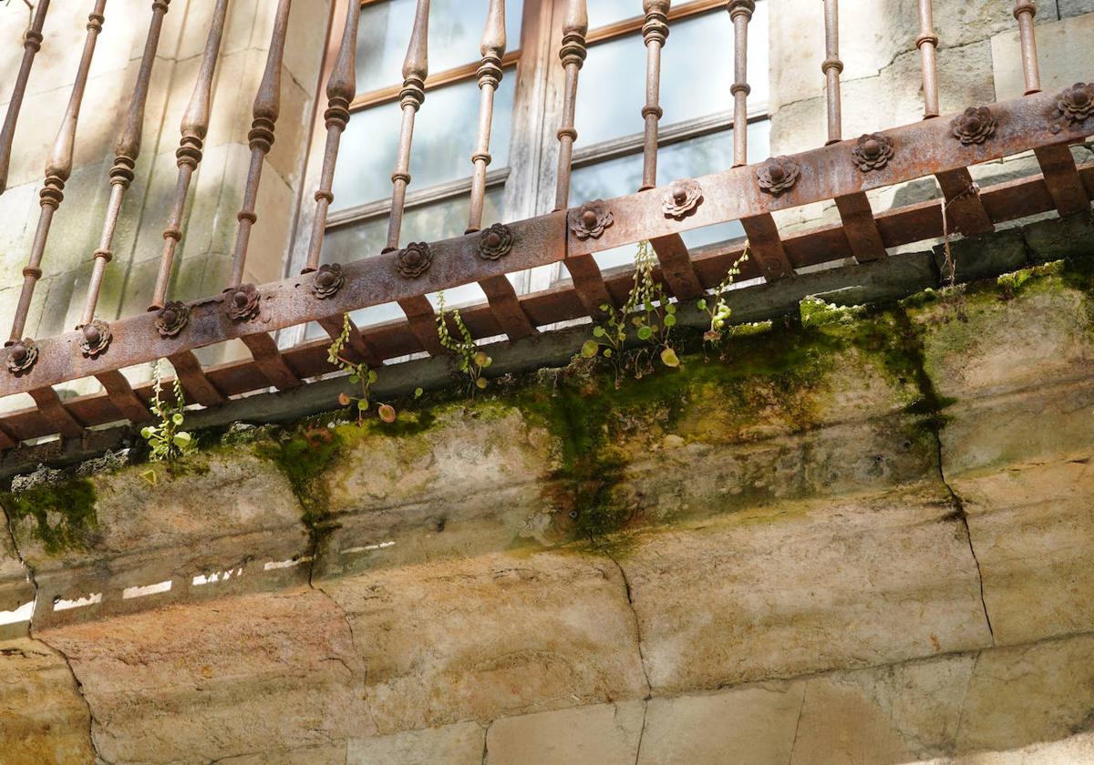 Balcones al borde del colapso