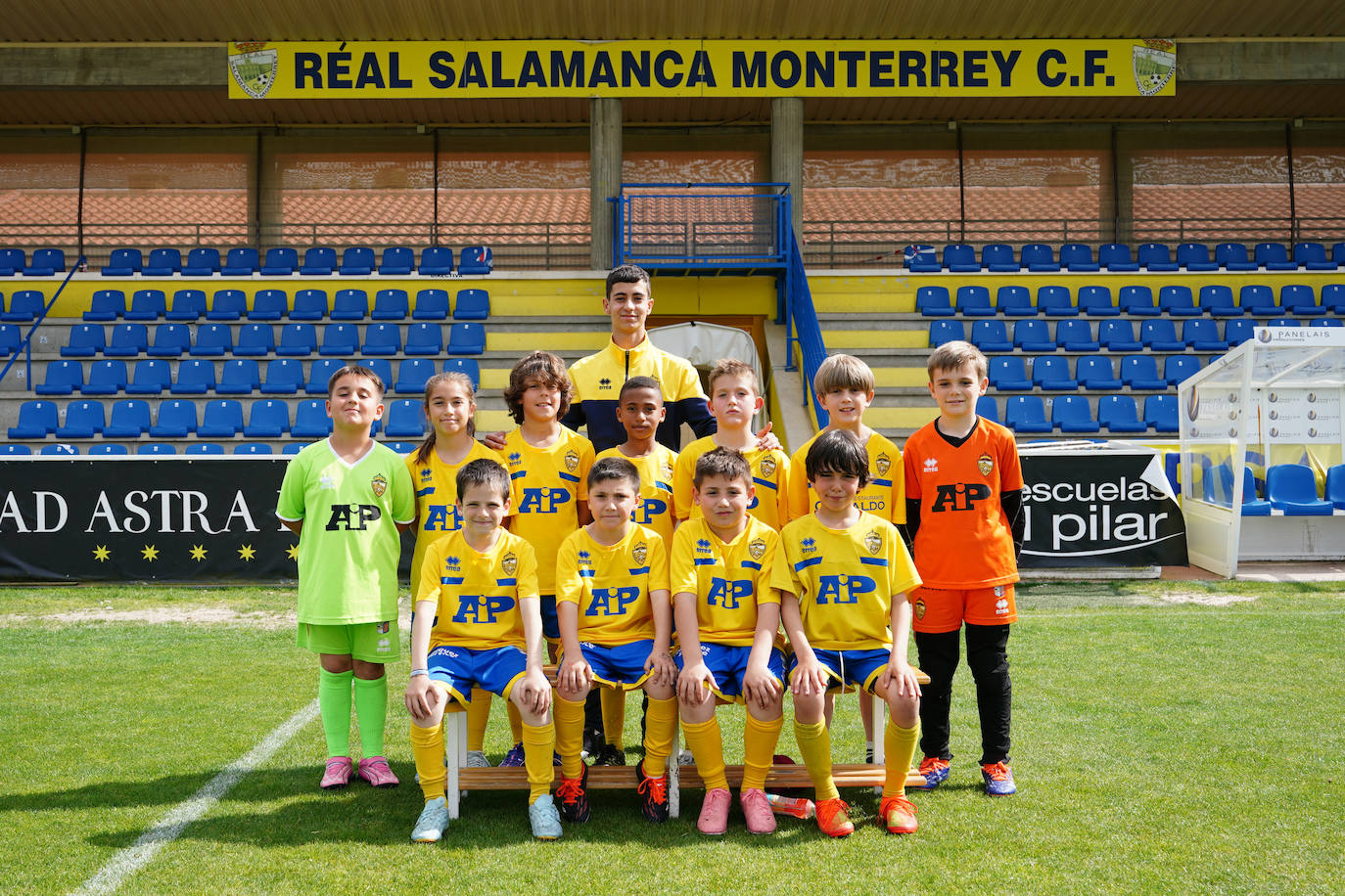 Arriba: Lucas (entrenador), Román, Vega Sánchez Hernández, Héctor Lorenzo, Amet, Aitor, Lucas López Rodríguez y Alonso. Abajo: Samuel, Raúl, Christian González y Mario Marrero.
