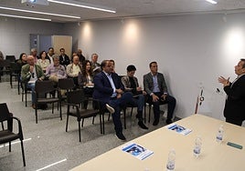 El director del ICECYL se dirige al público presente.