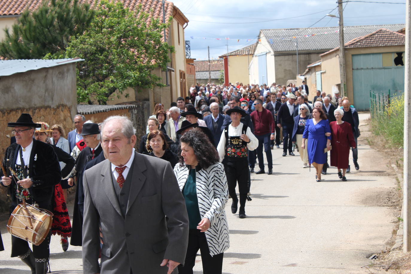 Cabrillas bendice los campos de la mano de San Isidro en el inicio del programa festivo