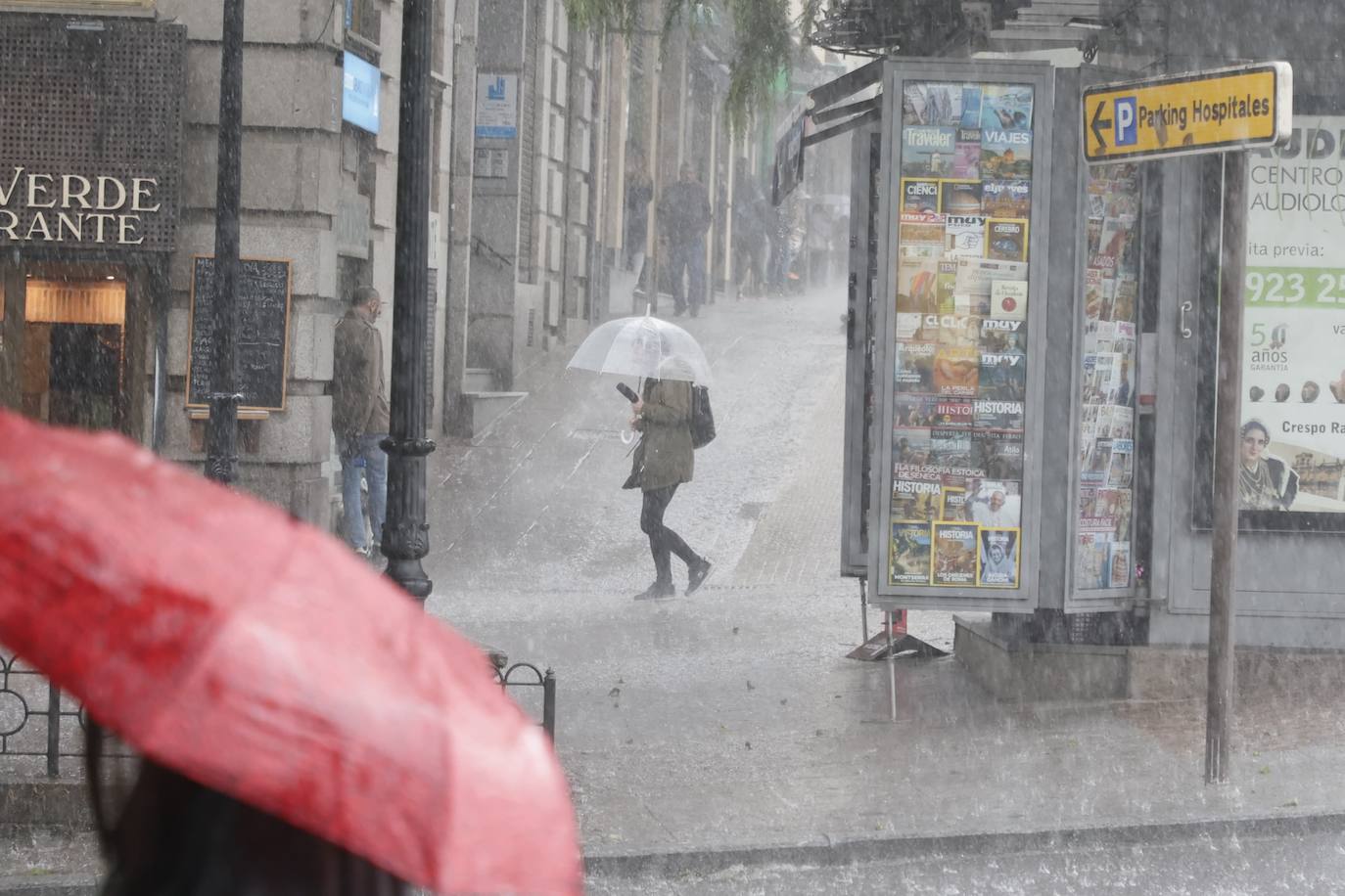 Las mejores imágenes del chaparrón que ha &#039;empapado&#039; a Salamanca este jueves