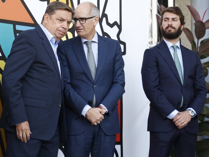 Como presidente de la Diputación de Salamanca, su papel en la Feria Agromaq ha sido fundamental en estos últimos años. En la imagen, en la inauguración de la edición de 2022 junto a Luis Planas Puchades, ministro de Agricultura, Pesca y Alimentación y Juan García-Gallardo, el que fuera vicepresidente de la Junta de Castilla y León.