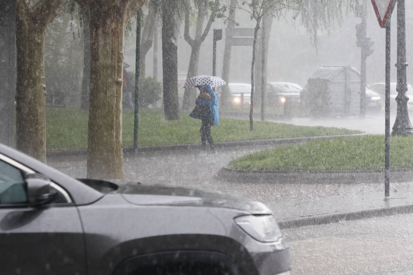 Las mejores imágenes del chaparrón que ha &#039;empapado&#039; a Salamanca este jueves
