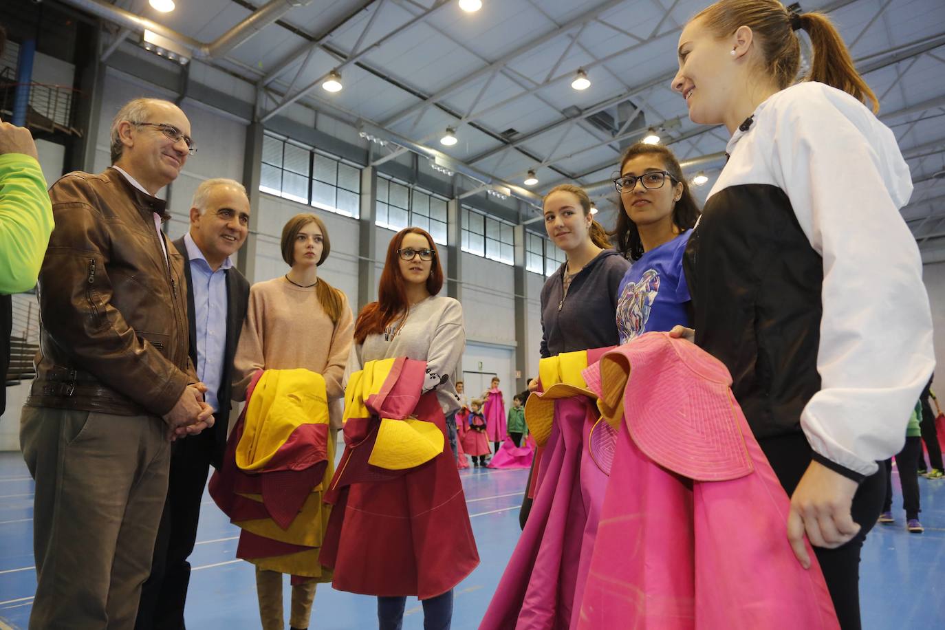 Javier Iglesias es aficionado a los toros. Además, como presidente de la Diputación ha sido el encargado de inaugurar los cursos de la Escuela Taurina salmantina como el de la fotografía de 2017 junto a las 5 chicas matriculadas ese año.