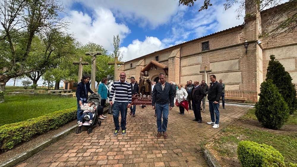 Procesión con San Isidro en Cantalapiedra