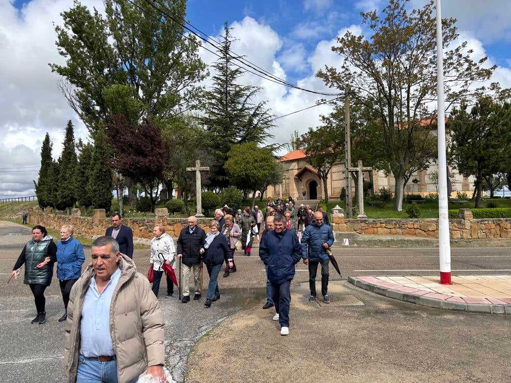 Procesión con San Isidro en Cantalapiedra