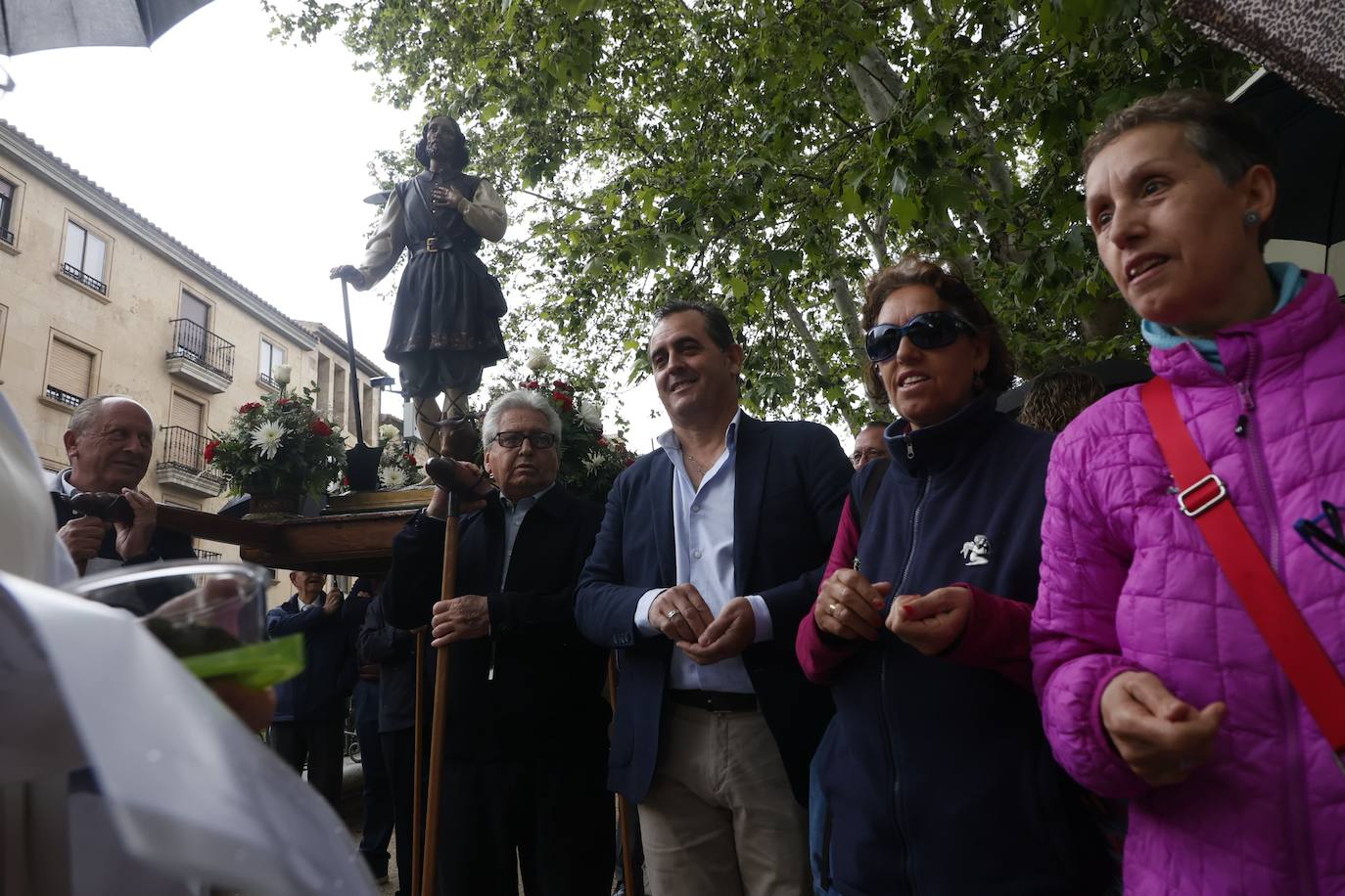 Hasta a San Isidro le sobró lluvia