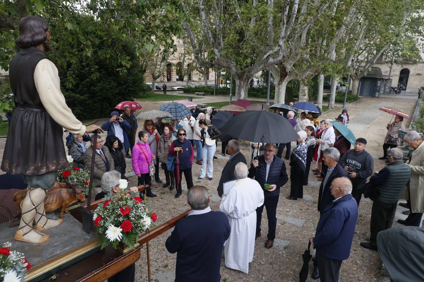 Hasta a San Isidro le sobró lluvia