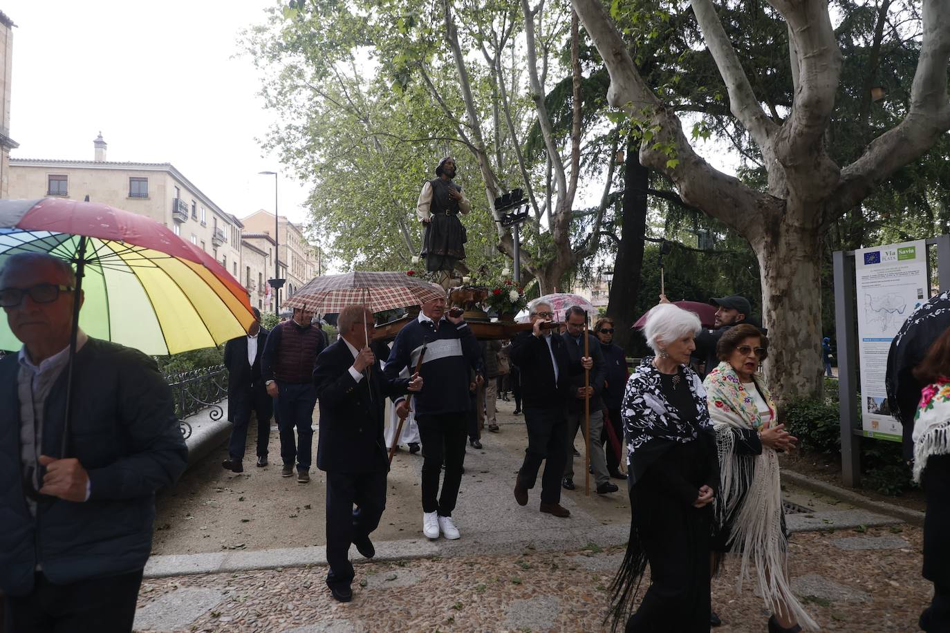 Hasta a San Isidro le sobró lluvia