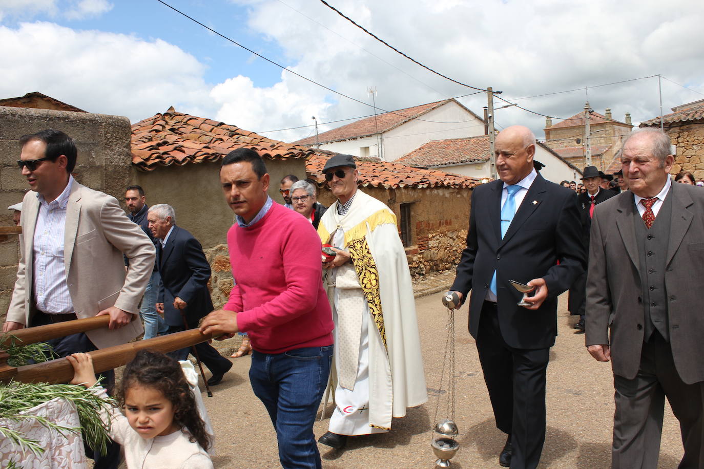 Cabrillas bendice los campos de la mano de San Isidro en el inicio del programa festivo