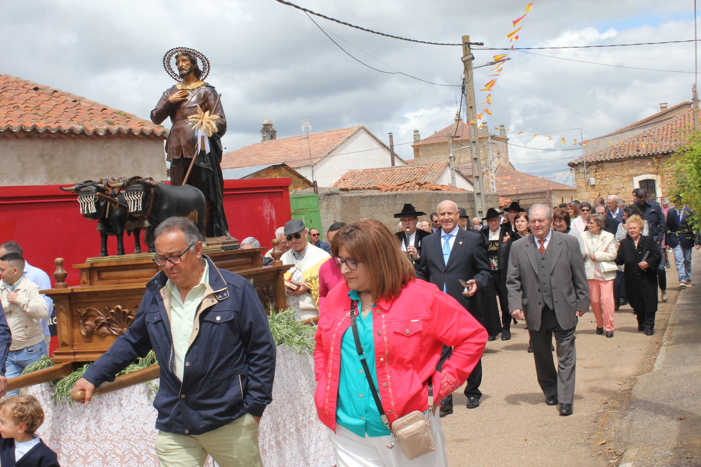 Cabrillas bendice los campos de la mano de San Isidro en el inicio del programa festivo
