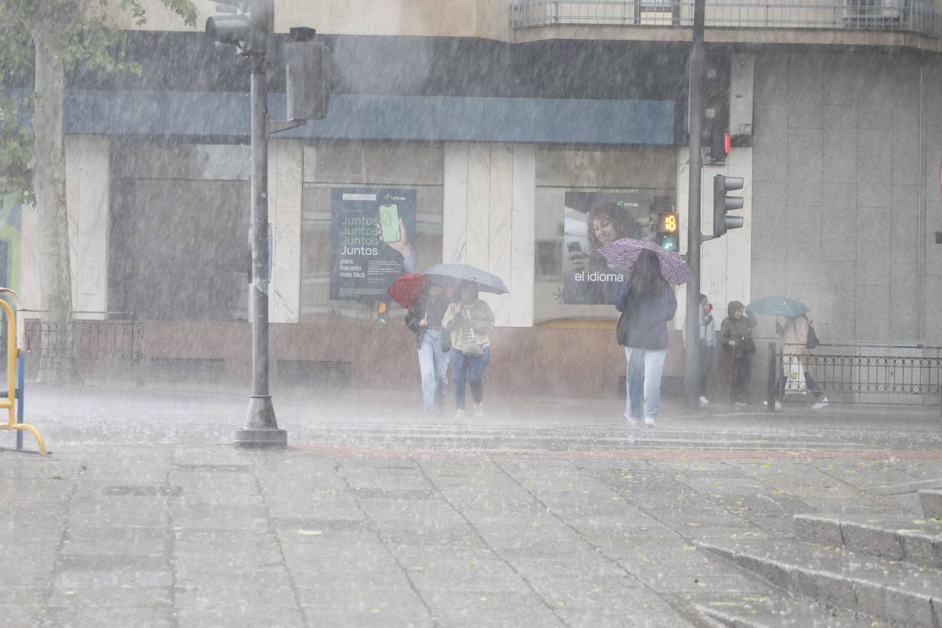 Las mejores imágenes del chaparrón que ha &#039;empapado&#039; a Salamanca este jueves