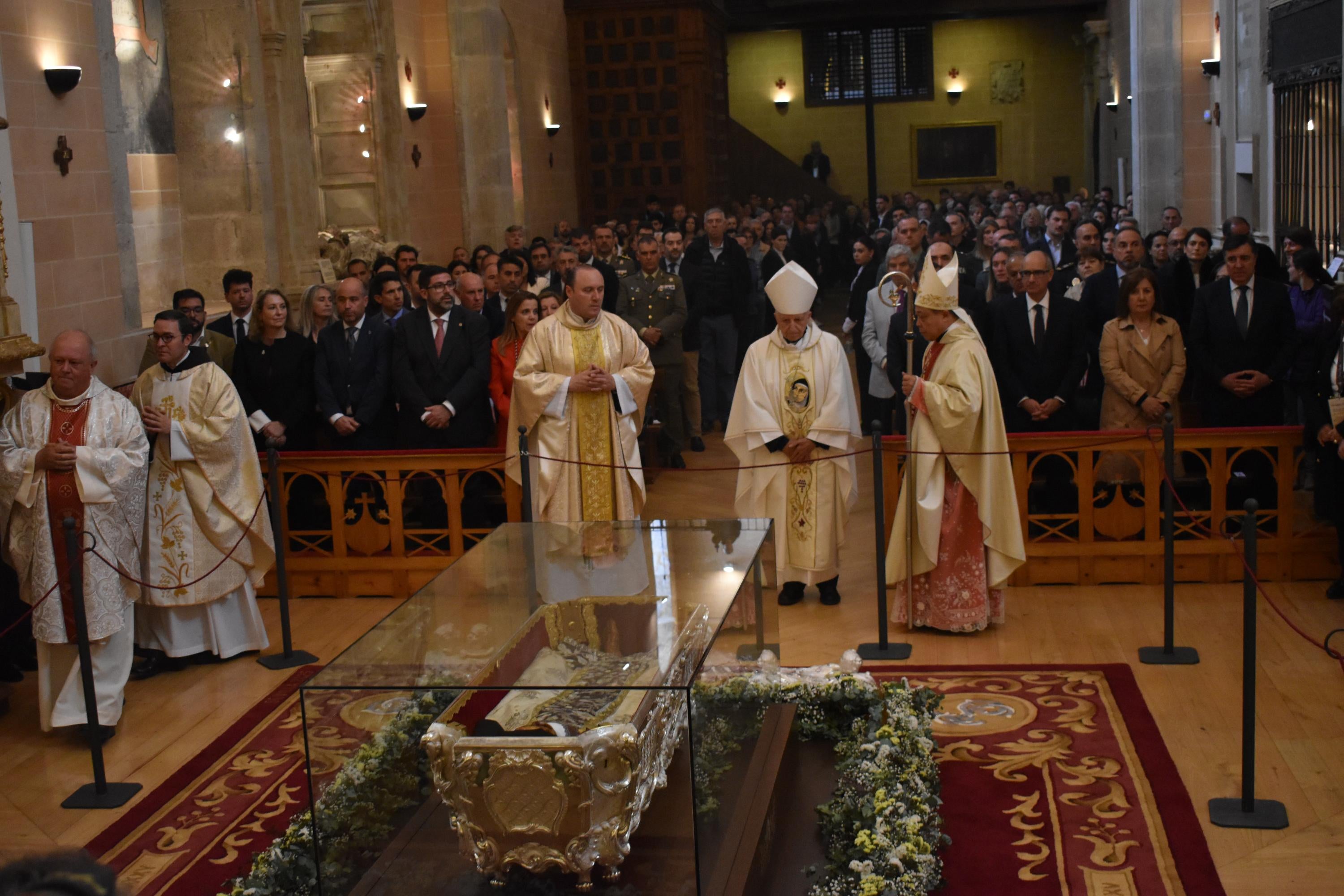 El nuncio del papa honra a Santa Teresa en Alba de Tormes: «No habría podido faltar a esta gran ocasión»