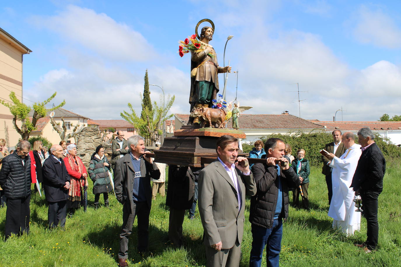 Guijuelo no falta a su cita con San Isidro y la bendición de campos