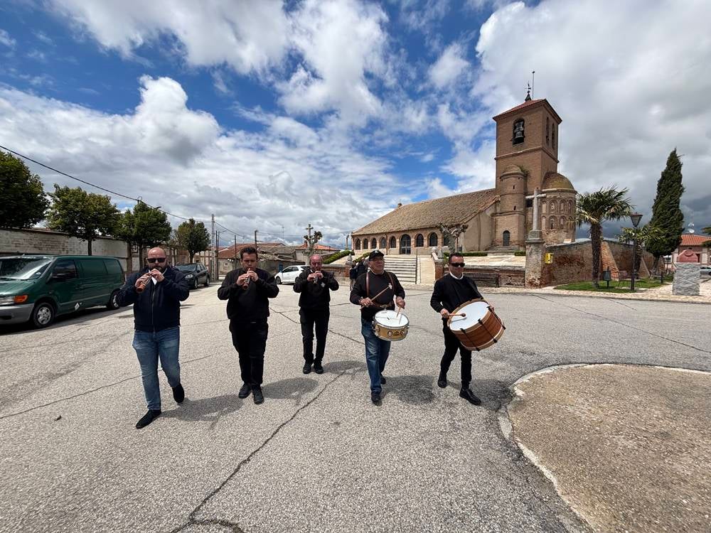 Honores y jotas a San Isidro en Aldeaseca