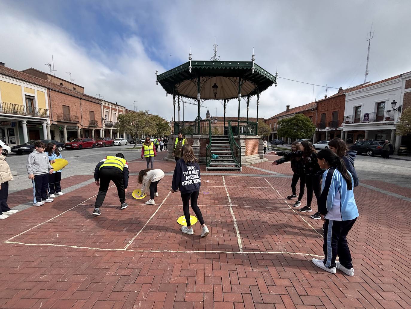 Todos los centros educativos de Peñaranda unidos por primera vez en el día de la Educación Física en la Calle