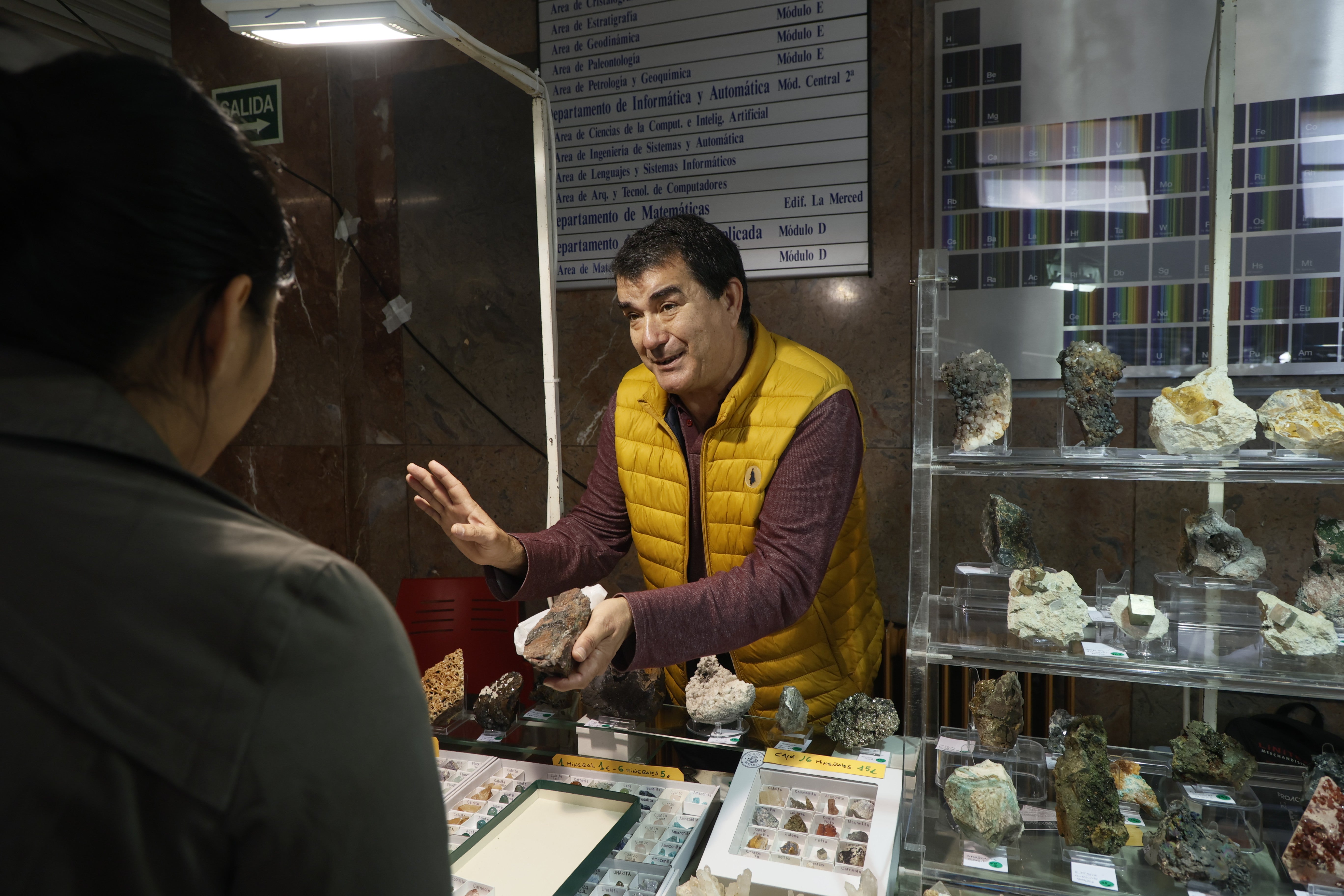 Feria de los Minerales de la USAL: &quot;Ahora miro el mundo con unos ojos muy distintos&quot;