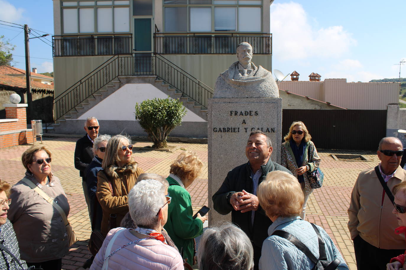 Frades, punto de encuentro intergeneracional en torno a Gabriel y Galán