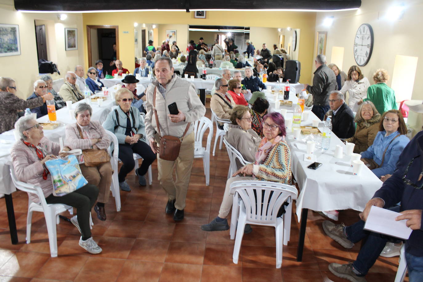 Frades, punto de encuentro intergeneracional en torno a Gabriel y Galán