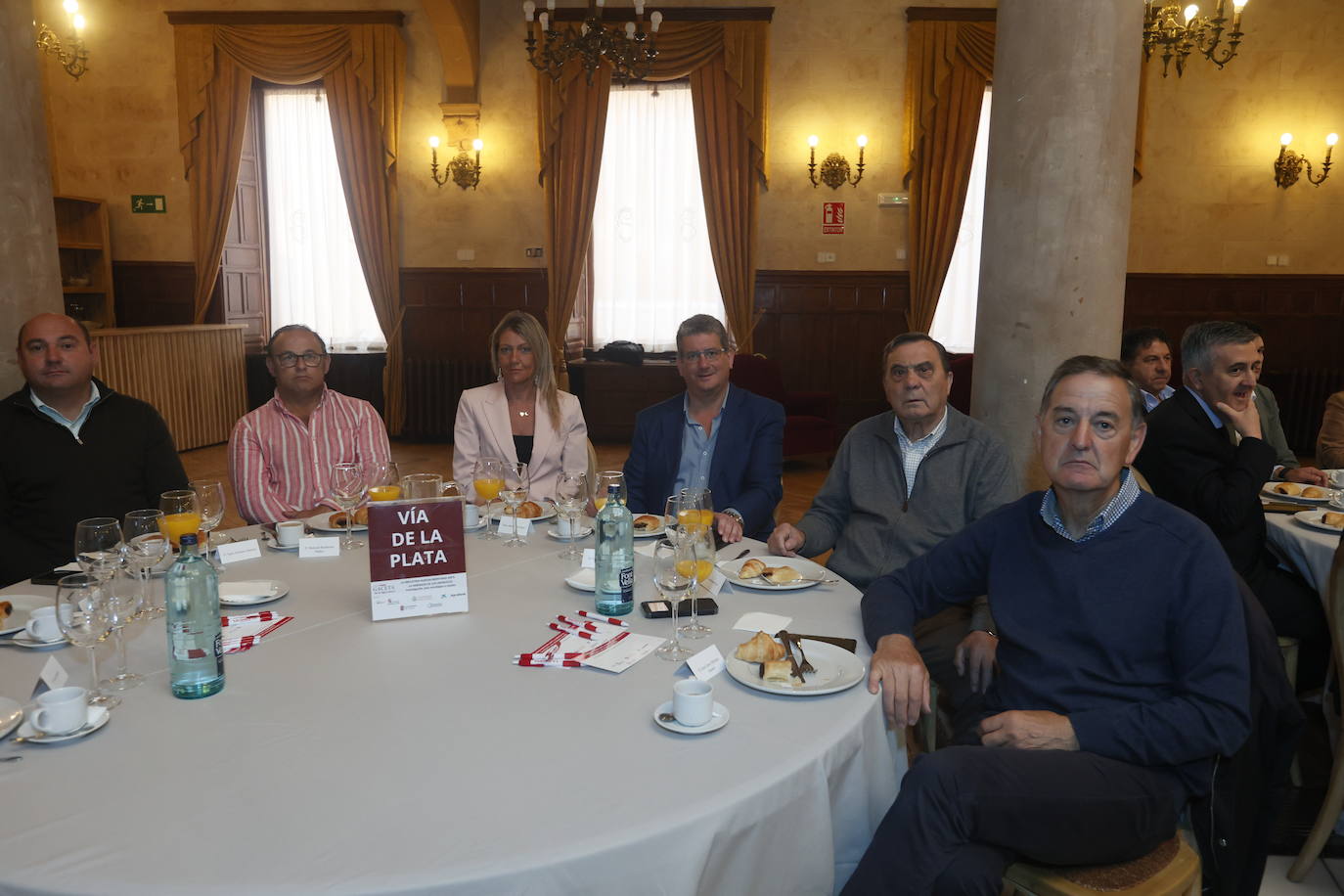 Juan Antonio Martín (Agropecuaria Martín Hernández), Manuel Barahona (Ganadero), Marta Silva (LA GACETA), Claudio del Río (Ayuntamiento de Cabrerizos), Laureano Polo (Agricultor) y Juan José Méndez (Agricultor).