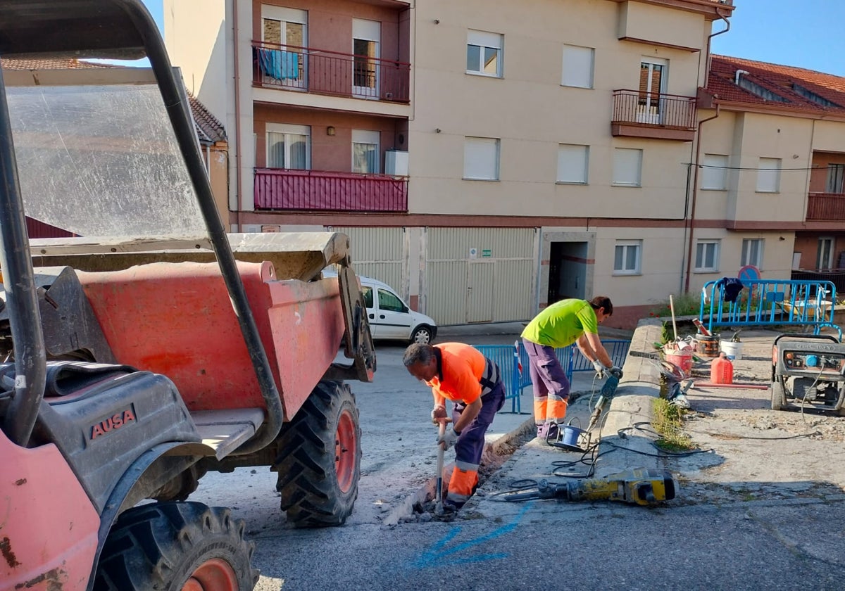 Arranca la obra de la nueva iluminación de la calle Nueva del Castillo en Alba de Tormes