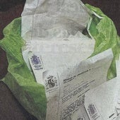 Imagen de los papeles de la Audiencia metidos en bolsas en el año 2000.