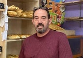 Amador Herrero, en su quiosco de Comuneros.