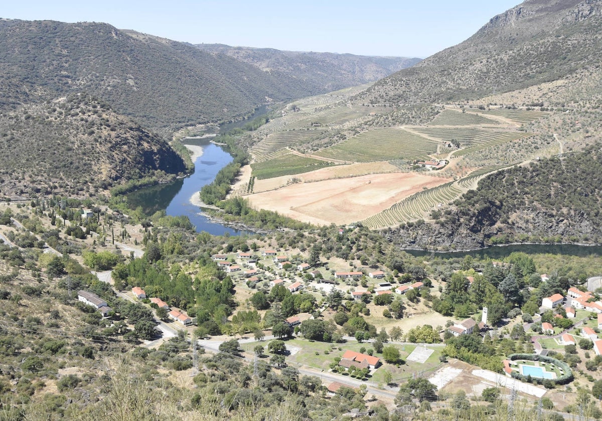 Vista de la frontera natural entre España y Portugal desde la localidad de Saucelle