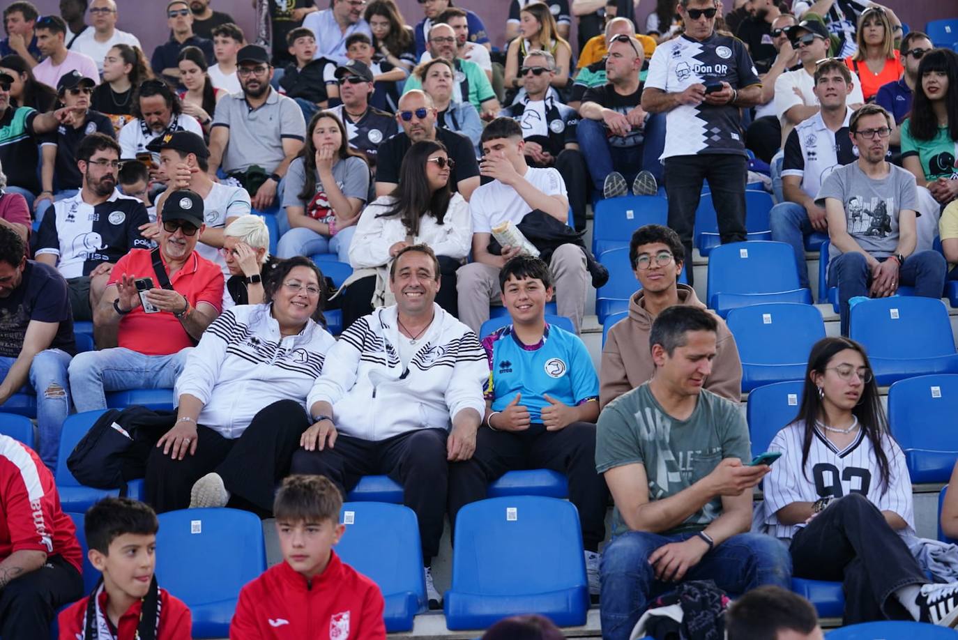 Búscate en la grada del Reina Sofía en el partido entre Unionistas y la SD Tarazona
