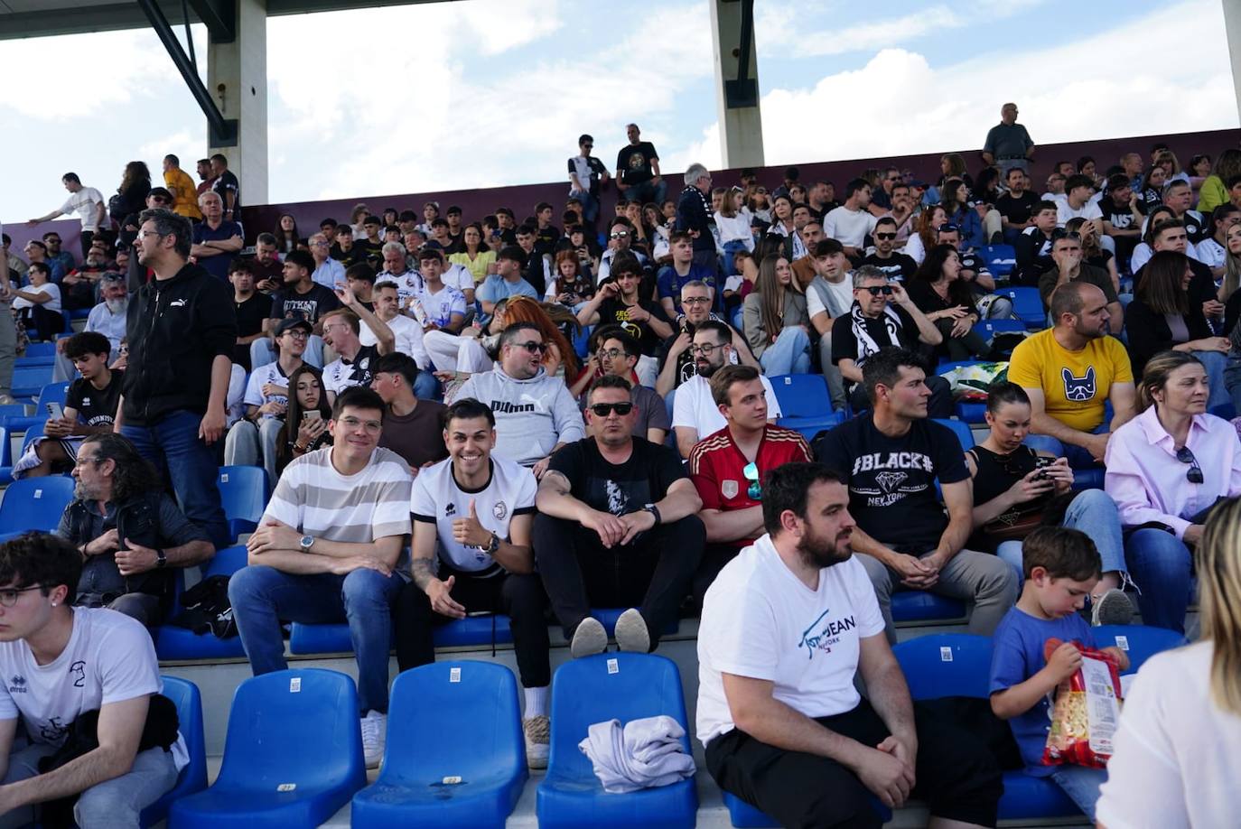 Búscate en la grada del Reina Sofía en el partido entre Unionistas y la SD Tarazona
