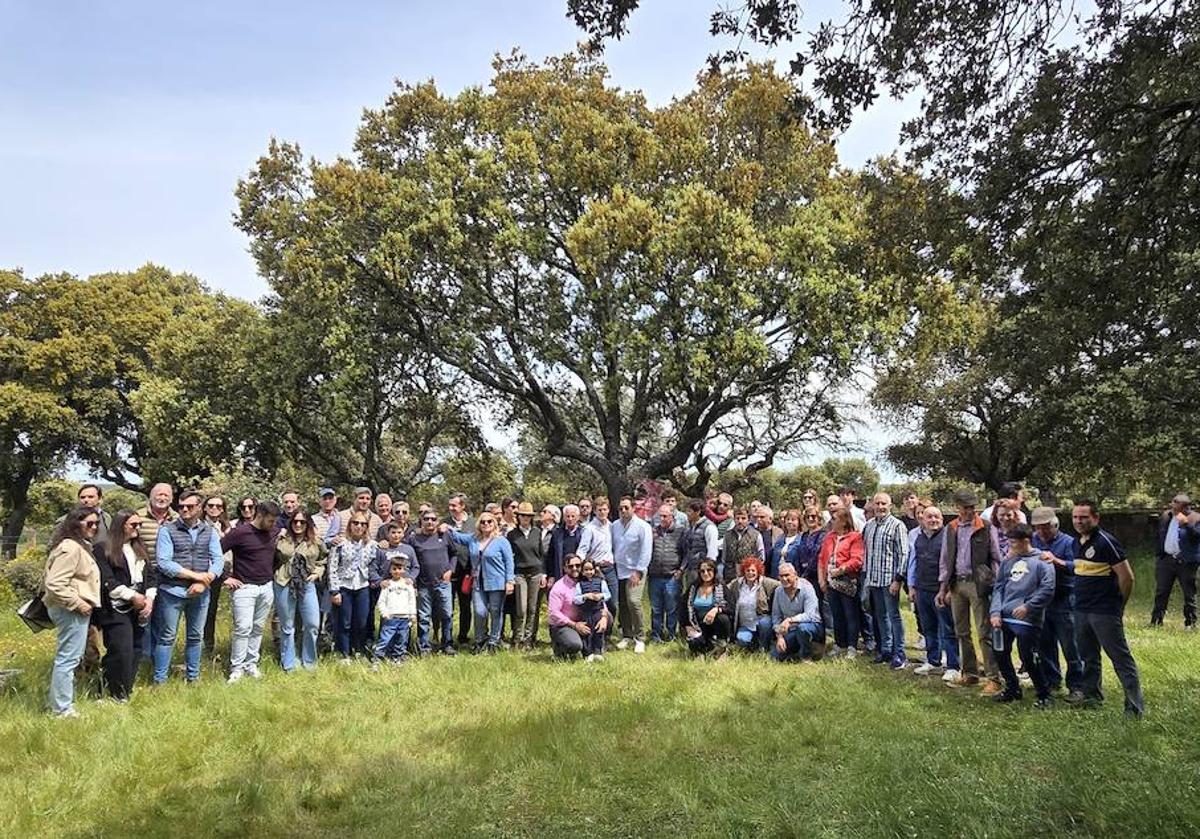 Imagen principal - El detallazo del torero Borja Jiménez con la Asociación Taurina de Guijuelo