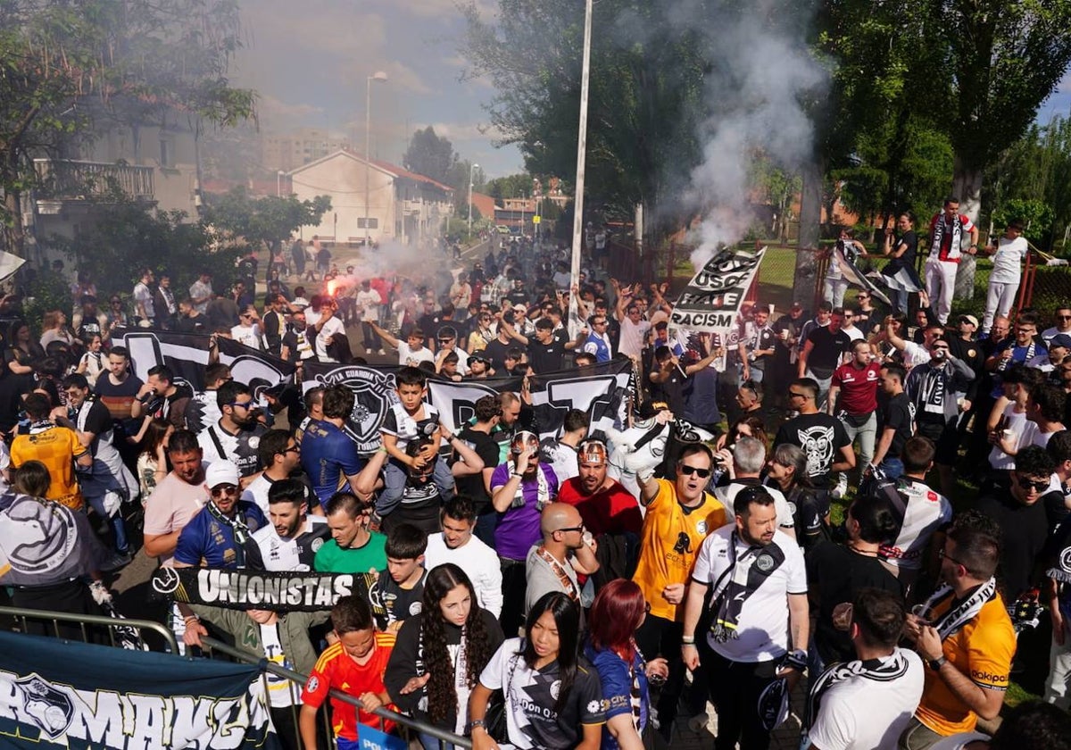 Las mejores imágenes del espectacular recibimiento de la afición a Unionistas