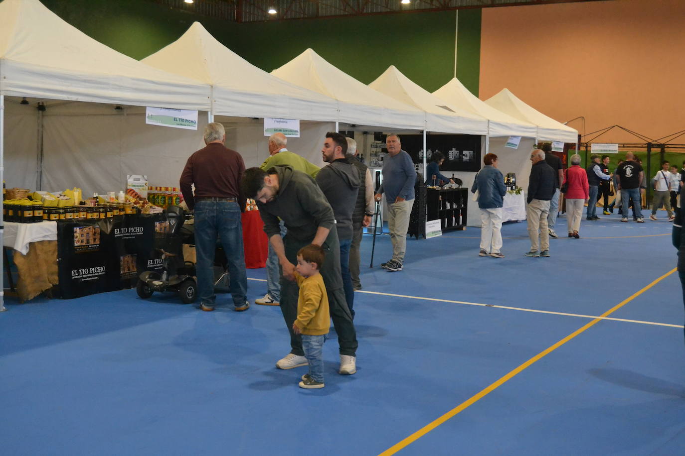 Lumbrales exhibe sus productos locales