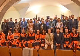 Fotografía de familia de las autoridades y homenajeados en el acto celebrado esta mañana de sábado en el convento de San Francisco en Béjar