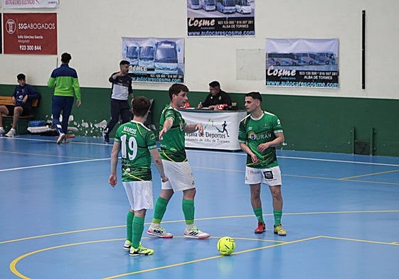 Jugadores del Albense, en el pabellón municipal.