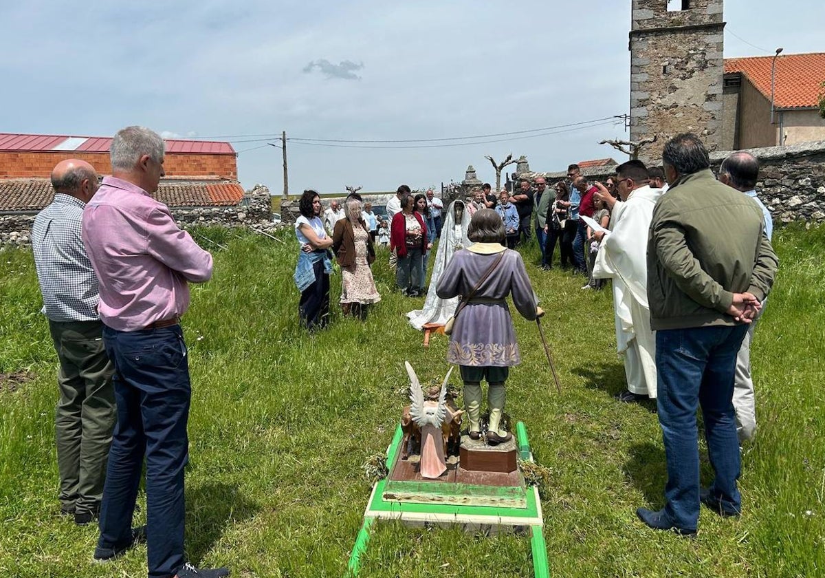 Montejo bendice sus campos con San Isidro y la Virgen María