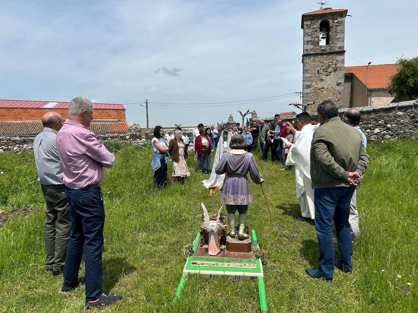 Montejo bendice sus campos con San Isidro y la Virgen María