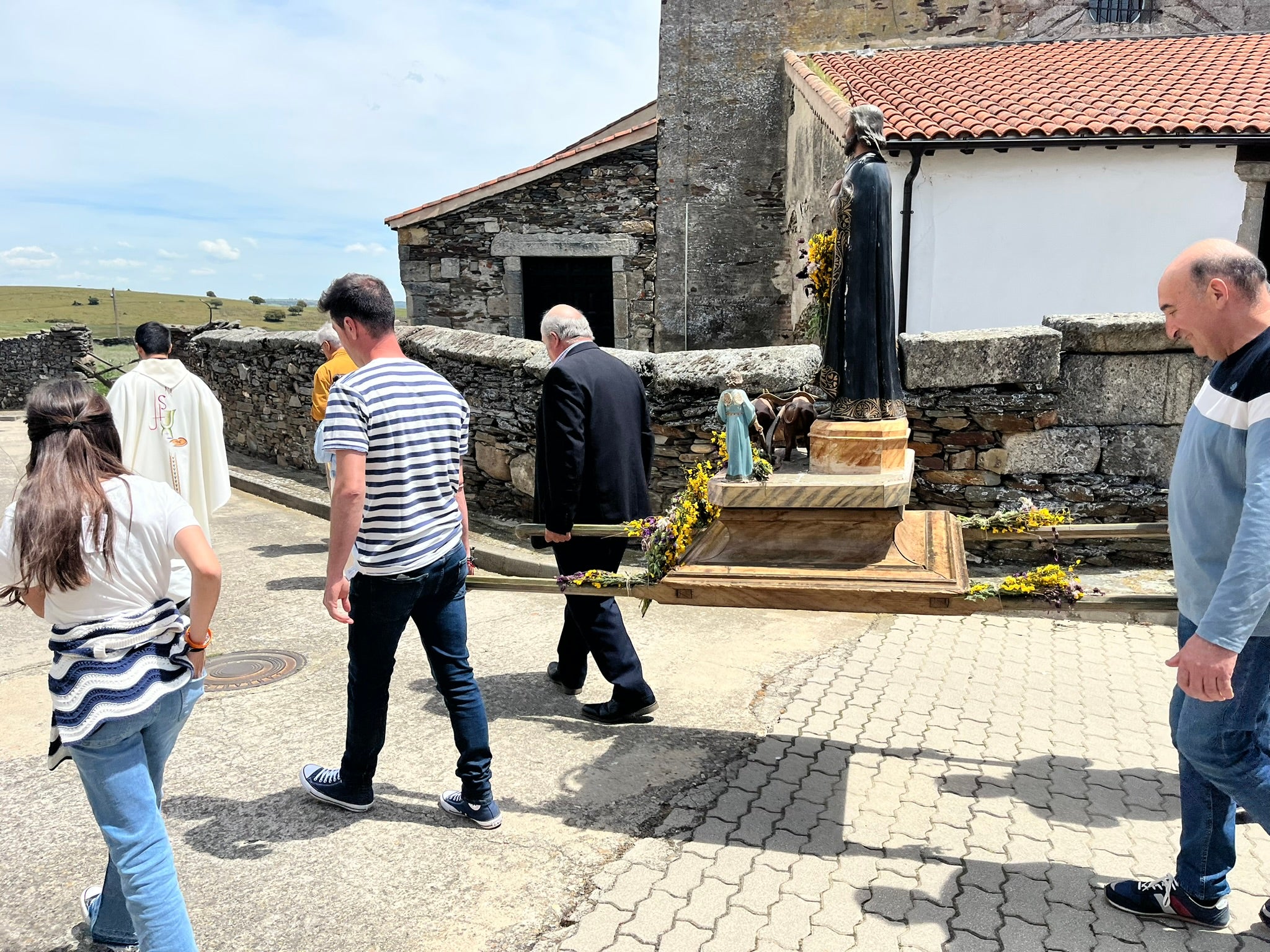 Eucaristía, bendición de campos y convite en Salvatierra de Tormes para honrar a San Isidro
