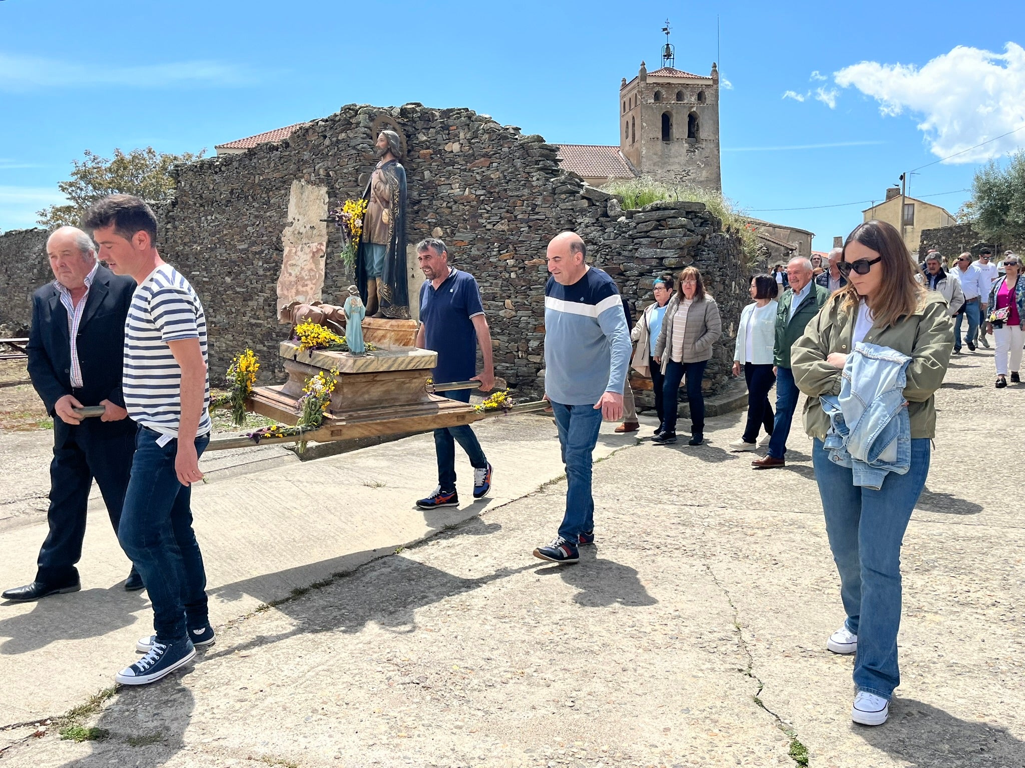 Eucaristía, bendición de campos y convite en Salvatierra de Tormes para honrar a San Isidro