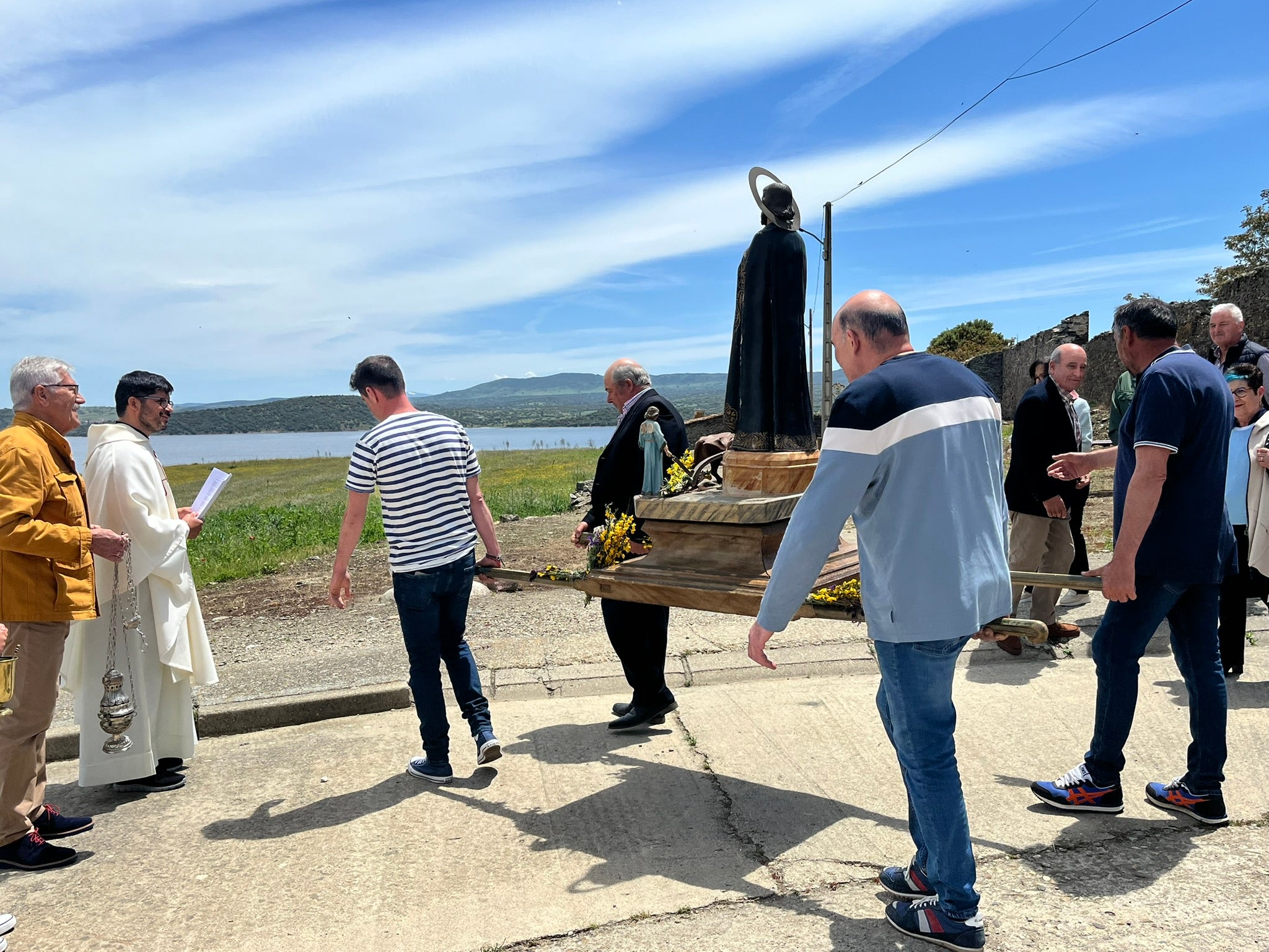 Eucaristía, bendición de campos y convite en Salvatierra de Tormes para honrar a San Isidro