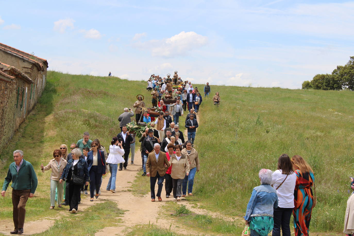 Encuentro de seis imágenes de San Isidro para bendecir los campos del Alto Alagón