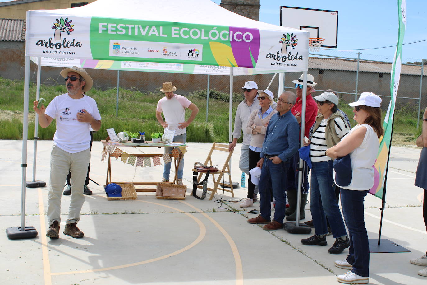 Gallegos de Solmirón se suma a la plantación de árboles