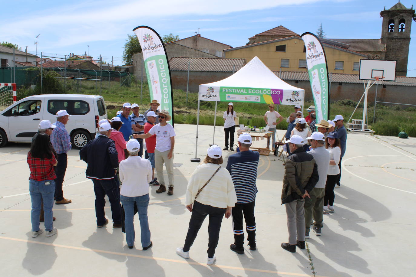 Gallegos de Solmirón se suma a la plantación de árboles