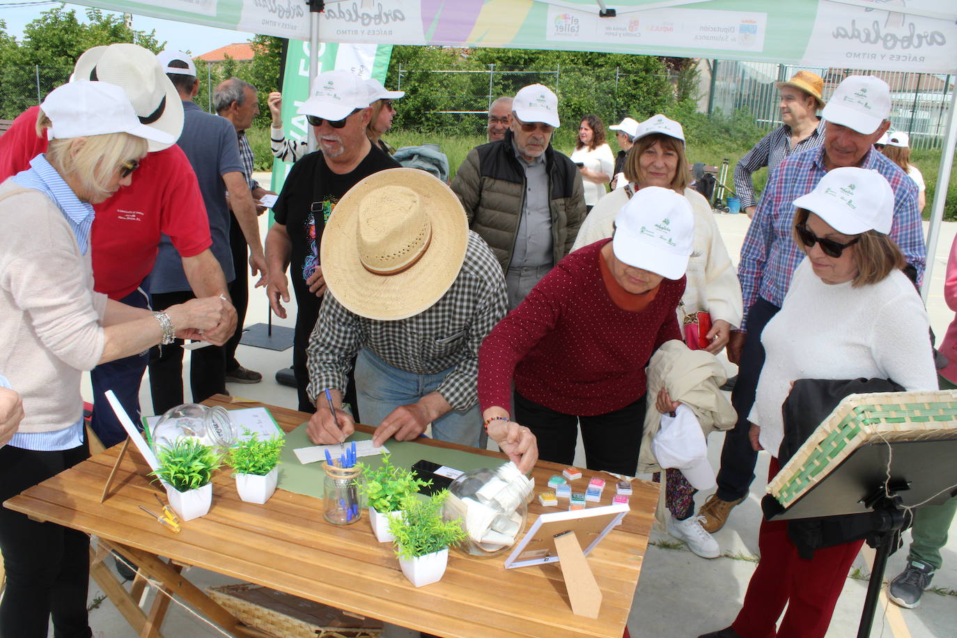 Gallegos de Solmirón se suma a la plantación de árboles