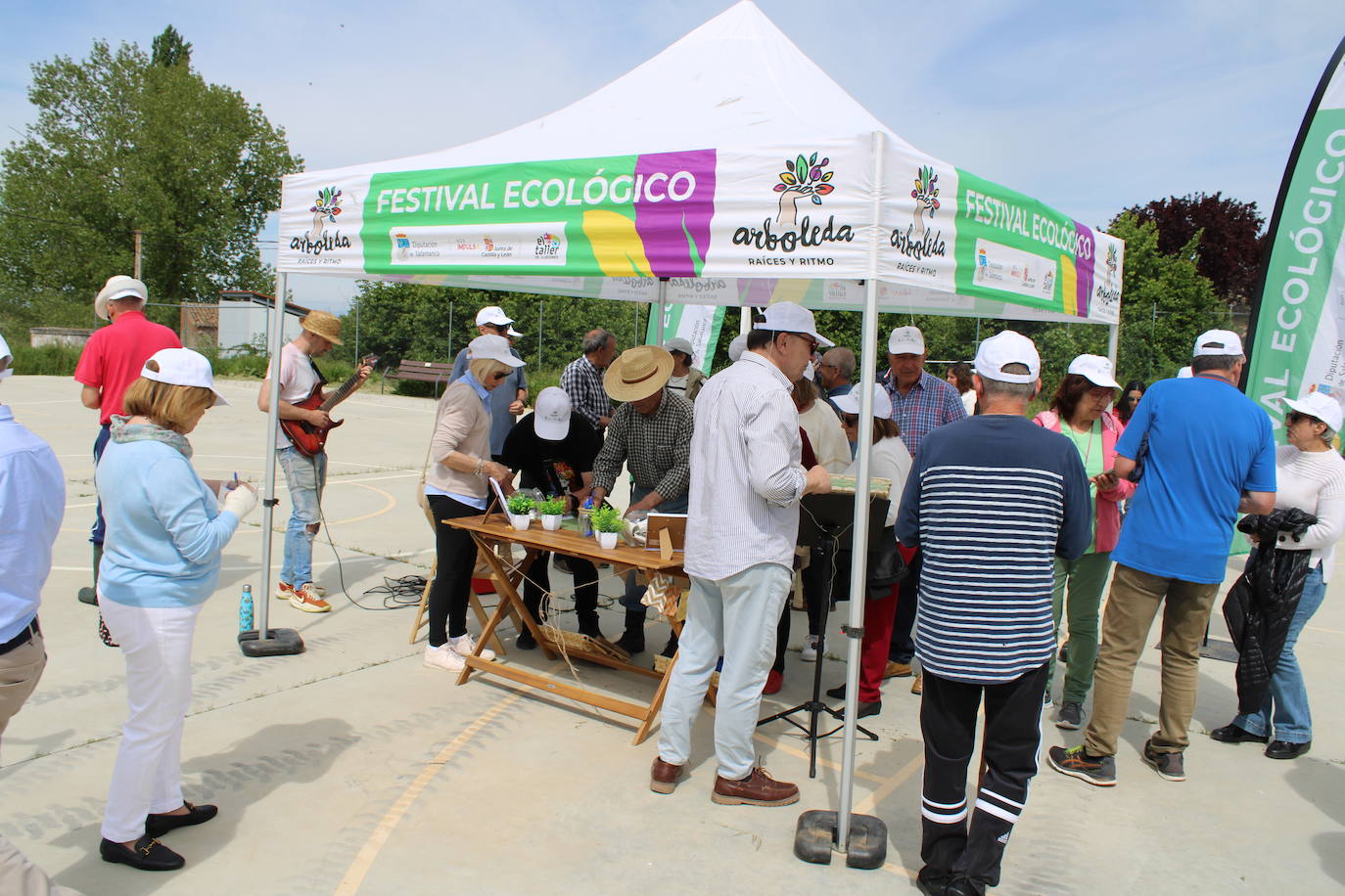 Gallegos de Solmirón se suma a la plantación de árboles