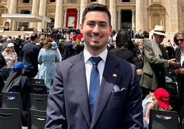 Javier Marcos en la plaza de San Pedro en la misa de inicio de pontificado.