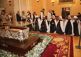 ¿Cree que «no es un acierto» mostrar el cuerpo de Santa Teresa como asegura el obispo?