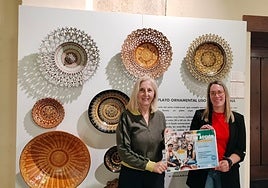 Concepción Miguélez, alcaldesa de Alba de Tormes y la edil Lourdes Vaquero.