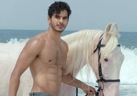 Ishaan Khattar interpreta al protagonista de 'La Realeza'.