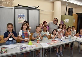 Pequeños de Carbajosa disfrutando de actividades en verano.